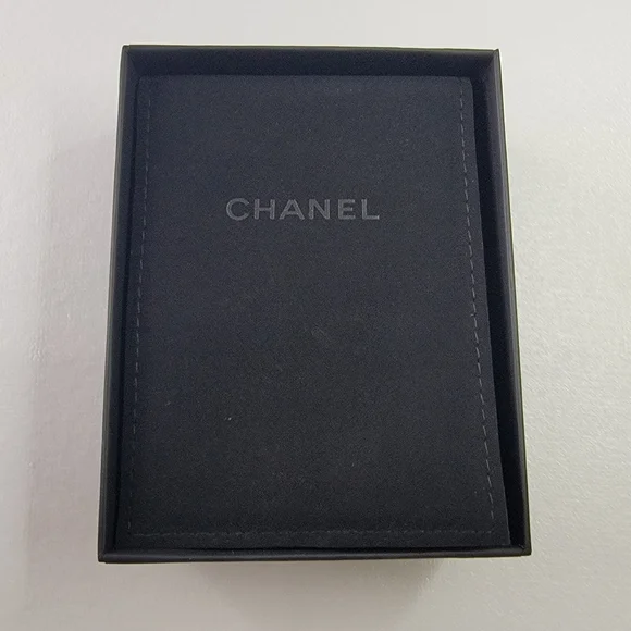 CHANEL CC Logo Diamond Shaped Gold Tone Necklace - Picture 9 of 10